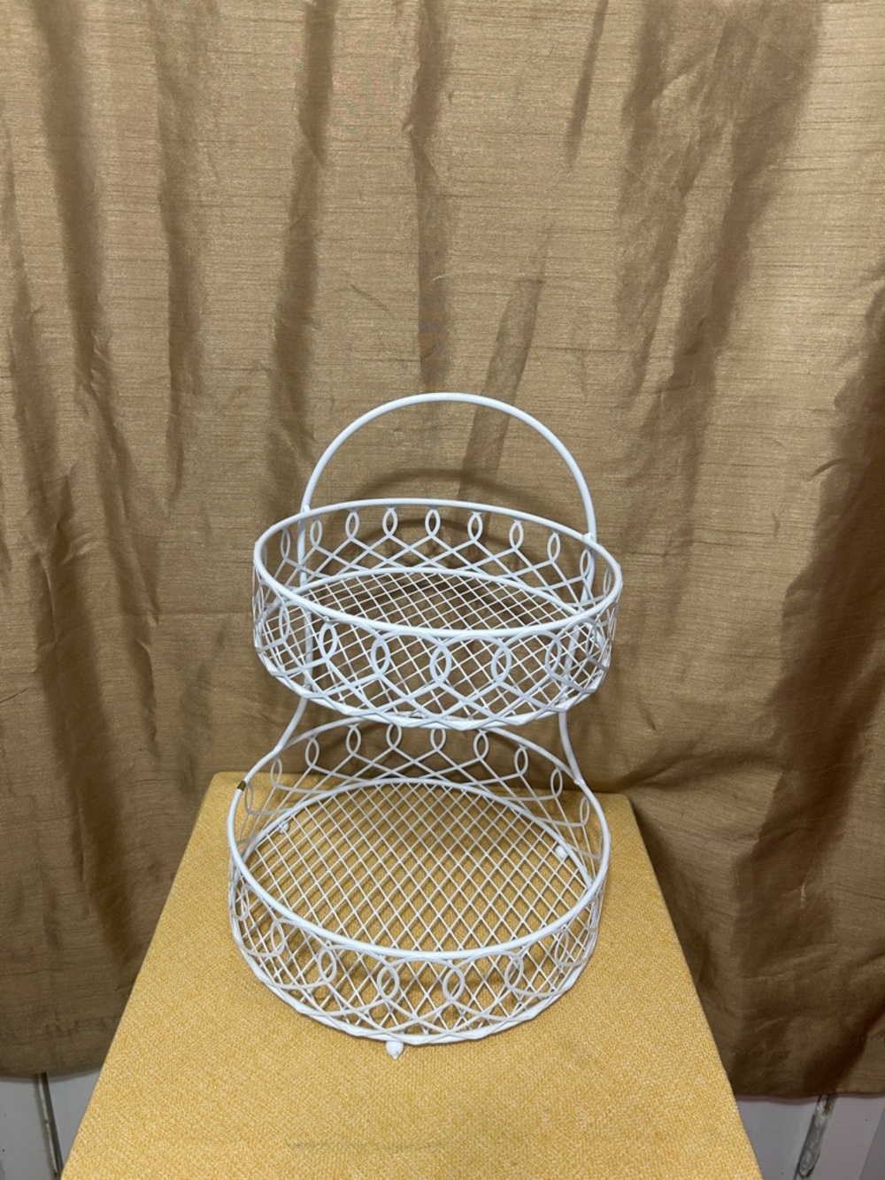 Pfaltzgraff Two-Tier White Wire Display Basket